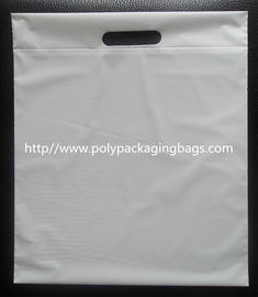 La coutume a découpé les sacs avec des matrices blancs de poignée de CPE, sacs à provisions en plastique biodégradables