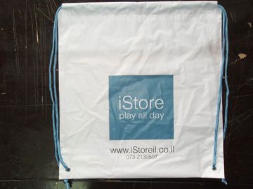 Sac à provisions en plastique blanc adapté aux besoins du client d'Apple Store de sac à dos de cordon