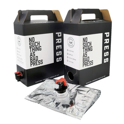 Solutions de sacs en plastique personnalisés carrés dans des boîtes conçues pour optimiser l'efficacité du stockage et du transport de liquides