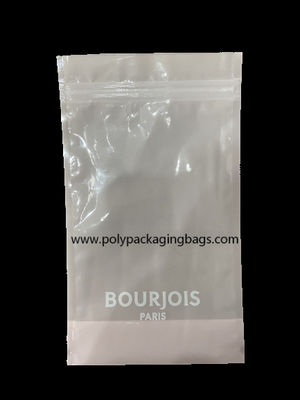 sacs en plastique de tirette de glisseur de 0.08mm BOPP pour des chemises empaquetant des sacs d'habillement avec le cintre