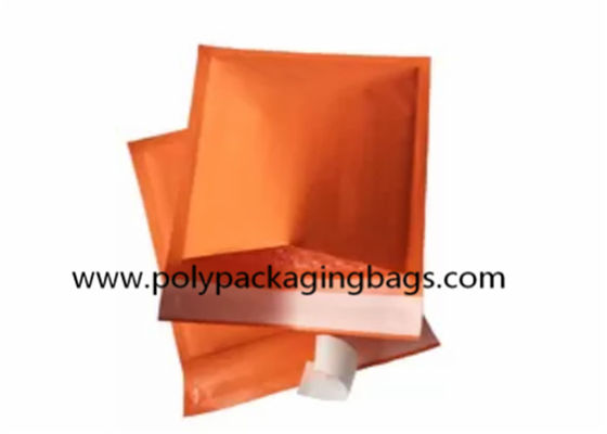 Le joint orange d'individu a capitonné des enveloppes d'annonce de bulle de Papier d'emballage