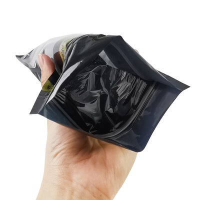 Sacs humidateurs à cigares moyens conçus avec fermeture à fermeture à glissière en matériau de 009 mm fournissant une solution de stockage pour maintenir le cigare et sa fraîcheur