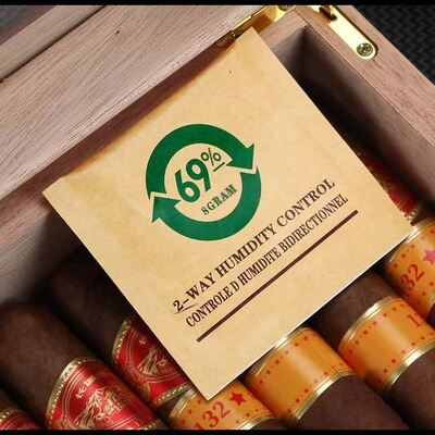 Sacs humidificateurs de cigares de couleur personnalisée Options de taille moyenne Équipé d'une feuille d'humidité à l'intérieur garantissant la fraîcheur et la longévité