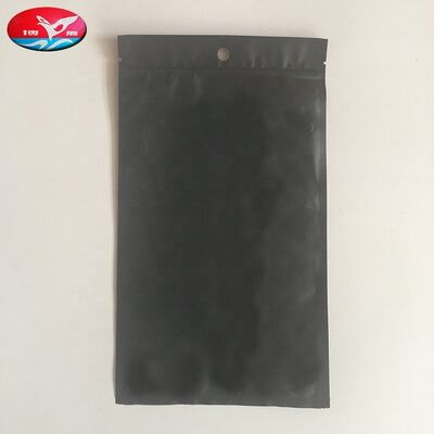 Sacs de cigares légers et compacts sur mesure avec feuille d'humidité à l'intérieur conçus pour maintenir la fraîcheur du cigare pendant le voyage
